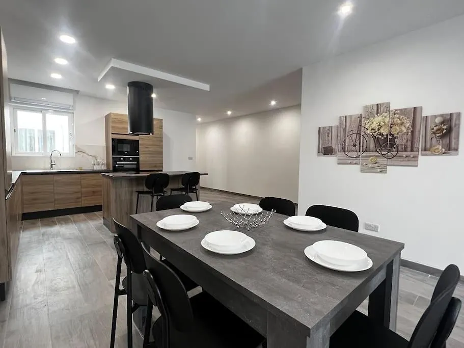 Zejtun 3-Bedroom Modern Apartment 0*,  Malta